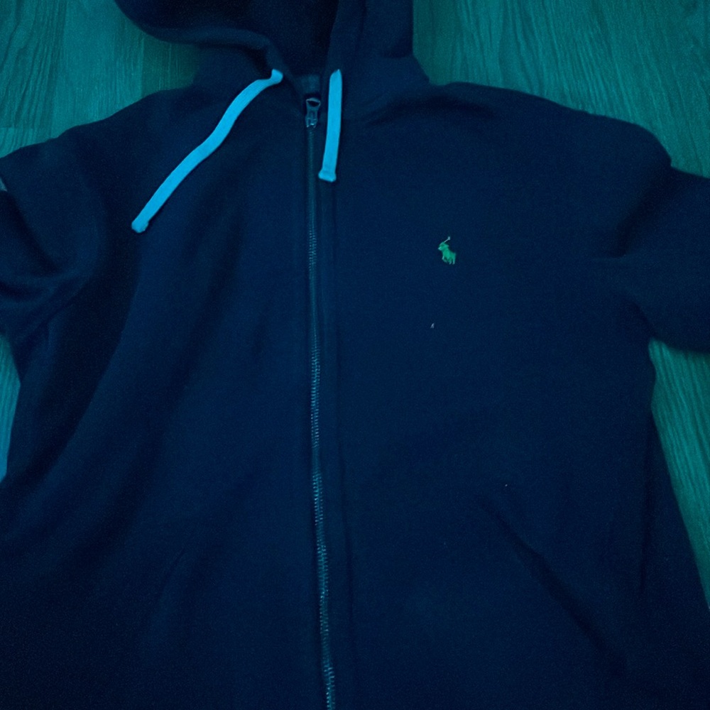 This is a navy blue polo zip up size small it’s to small I grew out of it.